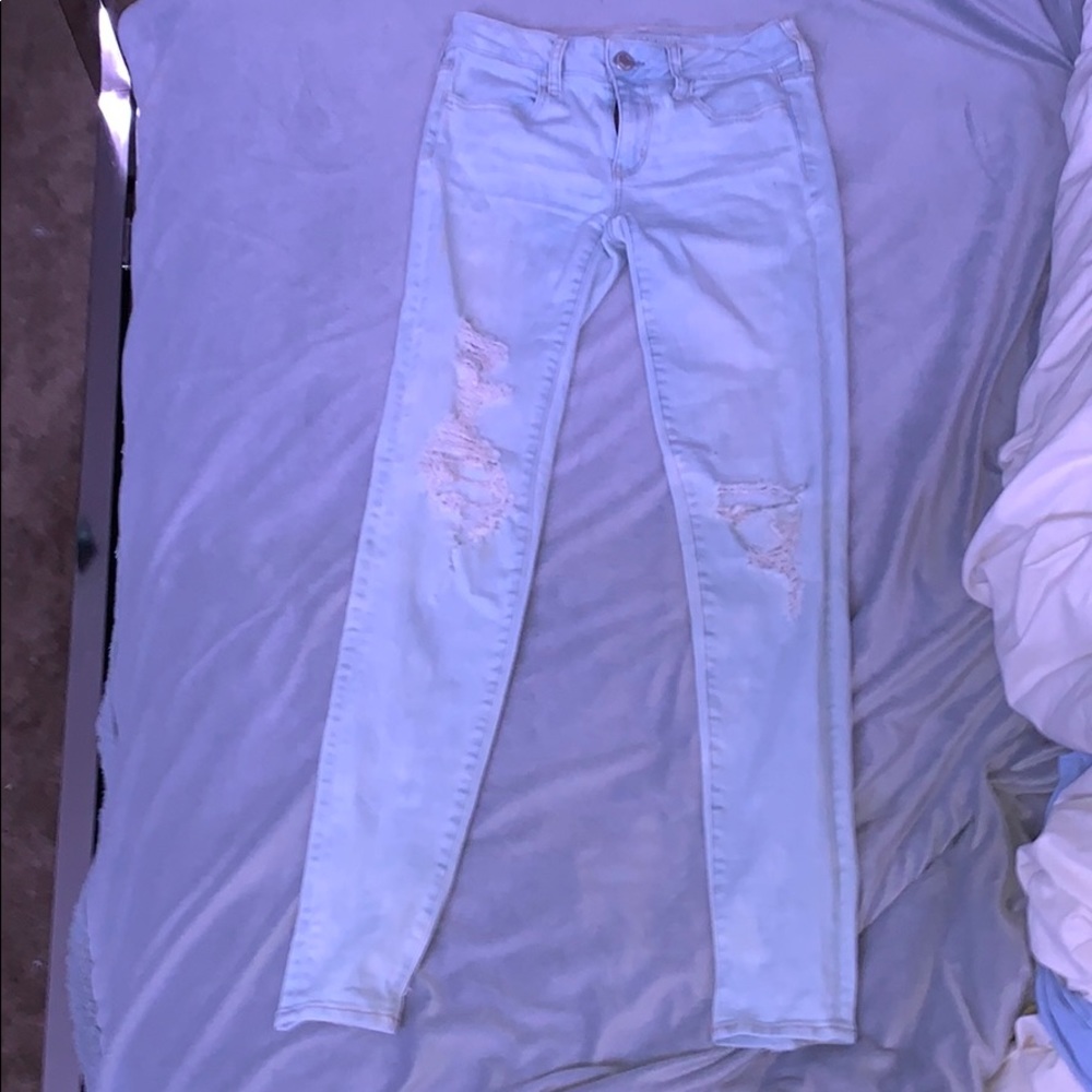 american eagle light blue slightly ripped jeans